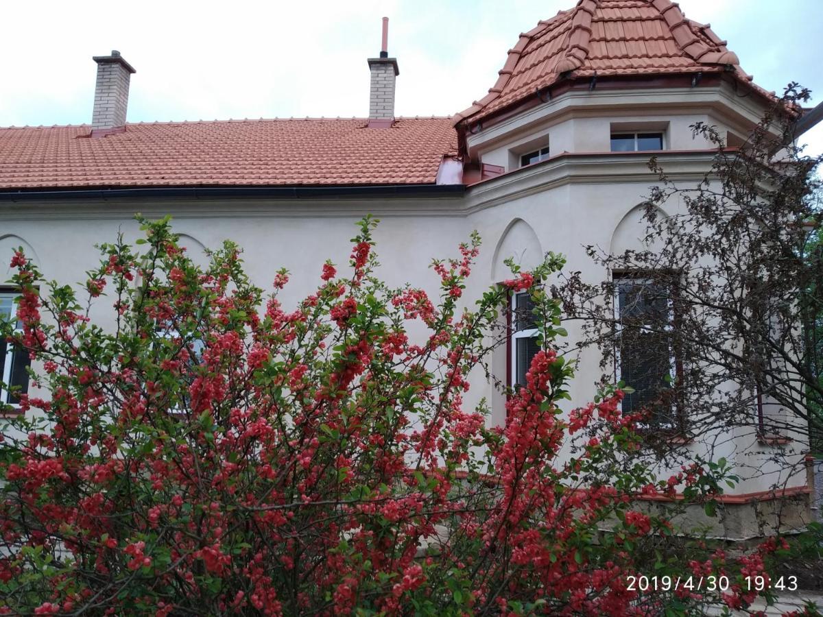 Aparthotel Brokes Lanškroun Extérieur photo