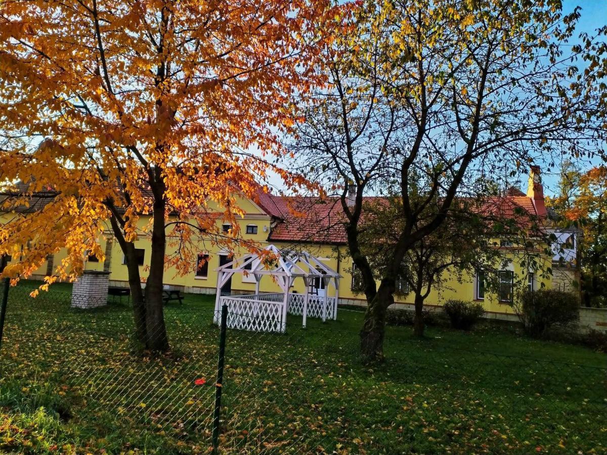 Aparthotel Brokes Lanškroun Extérieur photo