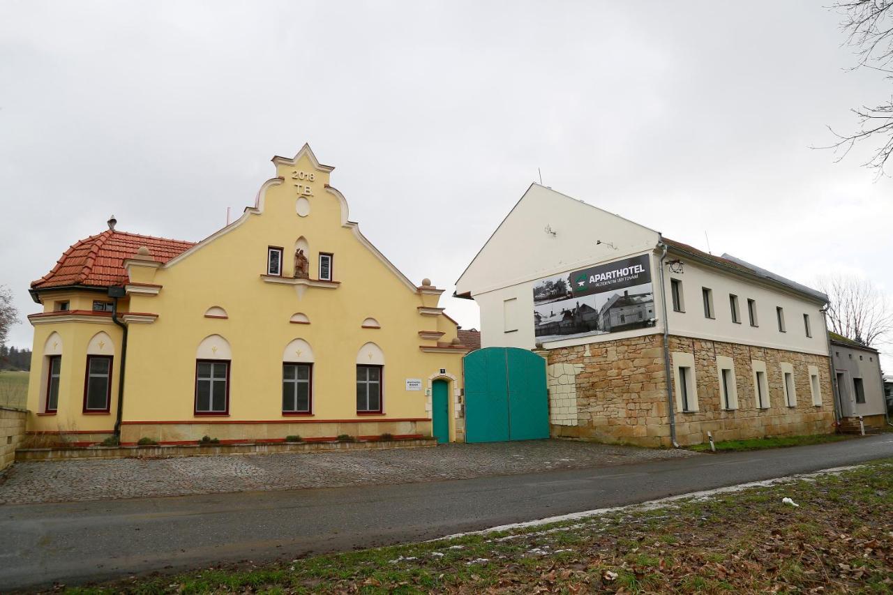 Aparthotel Brokes Lanškroun Extérieur photo